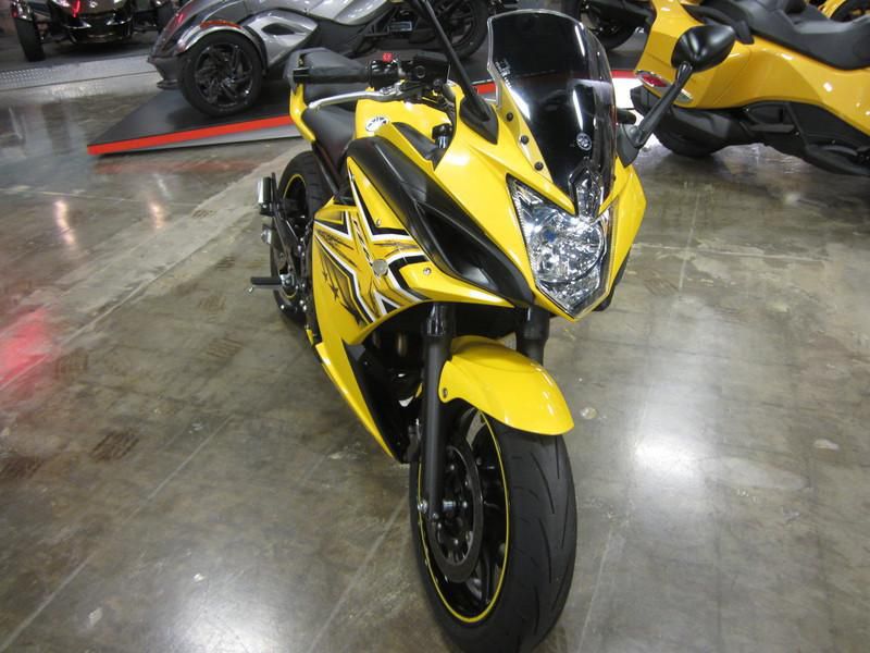 2009 yamaha fz 6 r  sportbike 