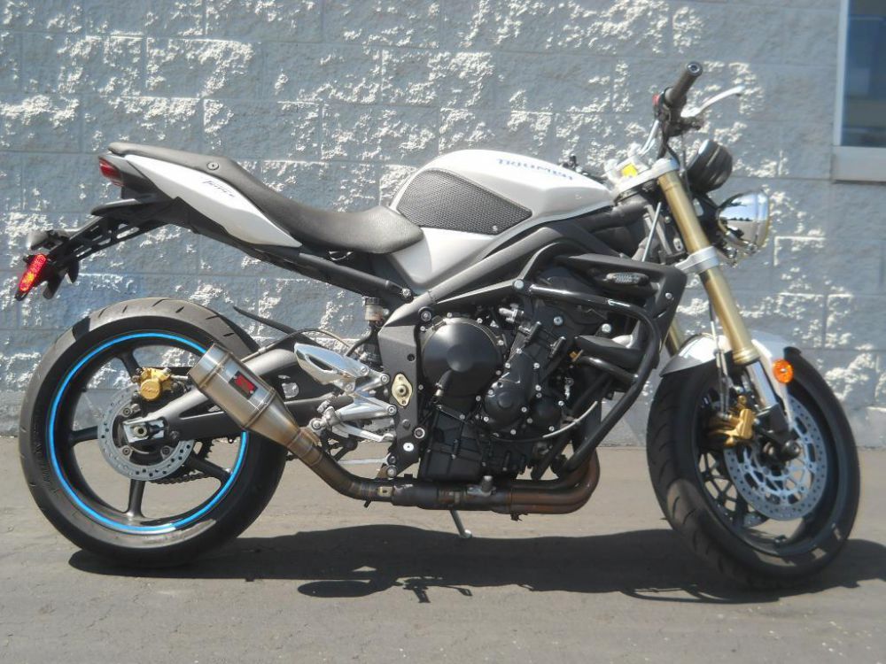 2010 triumph street triple  sportbike 