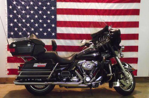 2010 Harley-Davidson Touring FLHTCU - ELECTRAGLIDE ULTRA CLAS Touring 