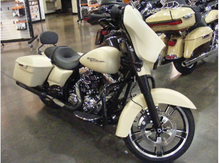 2014 Harley-Davidson FLHXS Street Glide Special 