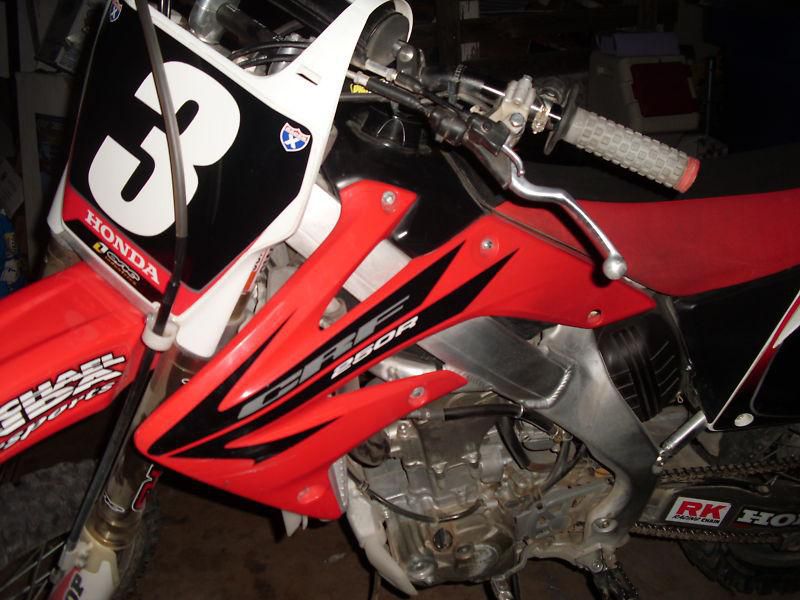 2006 crf250r  racing bike red sticker clean title & bike low miles full gear