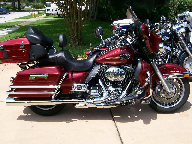 09 Ultra Classic, red and in excellent condition