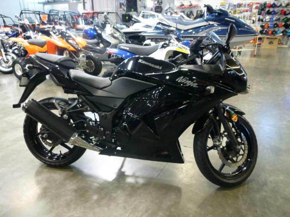 2011 kawasaki ninja 250r  sportbike 