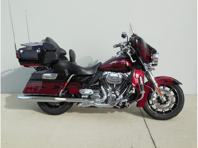 2011 Harley-Davidson FLHTCUSE6 - Electra Glide CVO Ultra Clas 