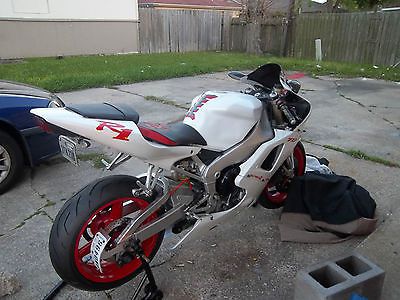 Yamaha : yzf-r 2000 yamaha r1, low miles and all new parts