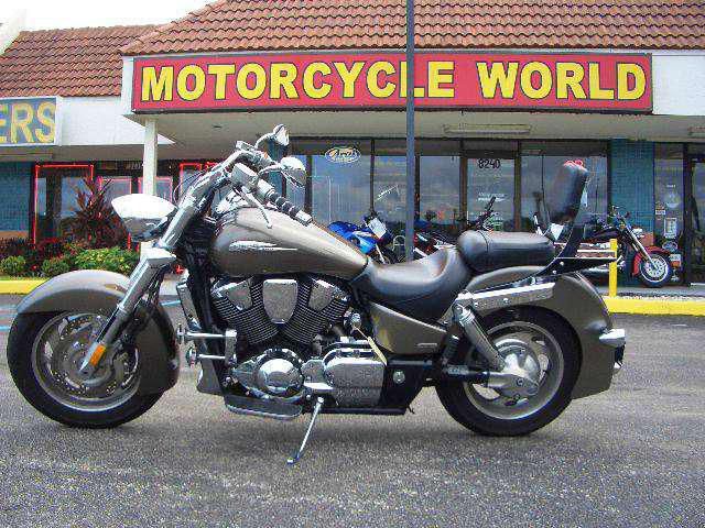 2004 honda vtx1800n  cruiser 