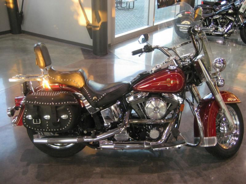 HARLEY DAVIDSON HERITAGE SOFTAIL 1995 FLSTC RED IN COLOR