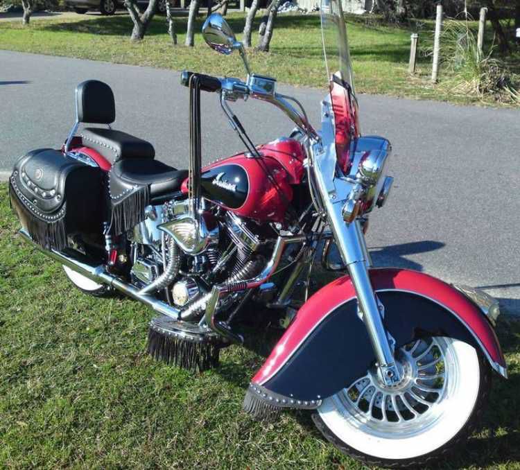 2001 INDIAN CHIEF This 2001 Jet Black and Red showstopper