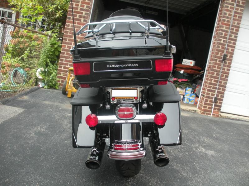 2011 harley davidson ultra classic black limited, low miles, mint condition