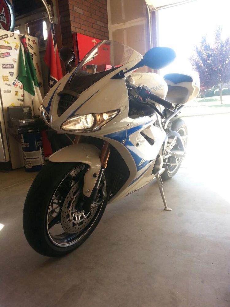 2010 Triumph Daytona 675R - CRYSTAL WHITE Sportbike 