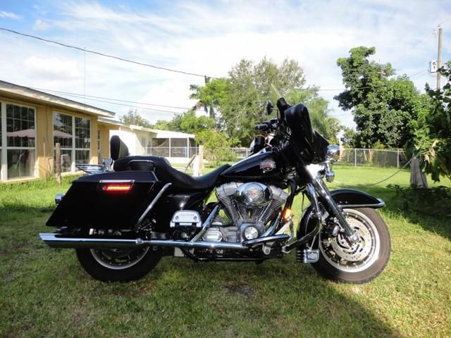 Used 2004 HARLEY DAVIDSON ELECTRA GLIDE for sale.