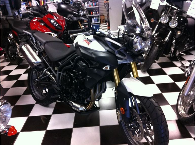 2013 triumph tiger 800 abs - crystal white 