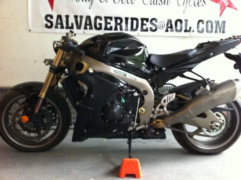 2011  suzuki gsxr 1000 gsx-r1000 starts up fix, race or export salvage part out