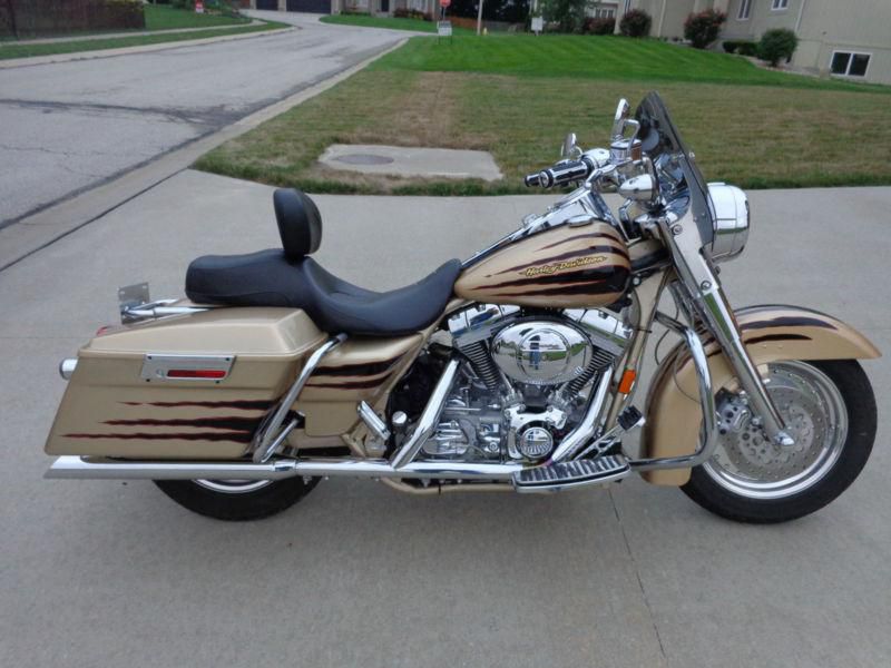 2003 harley davidson road king screamin eagle flhrsei2  only 1350 miles!!
