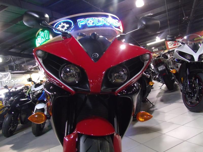 2013 Yamaha YZF-R1 Sportbike 