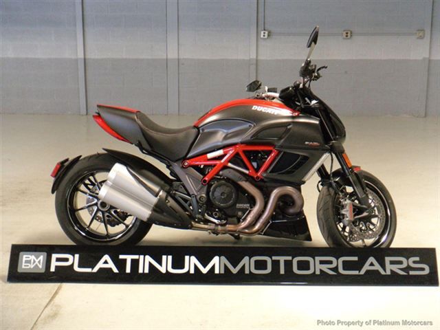 2012 red ducati diavel carbon