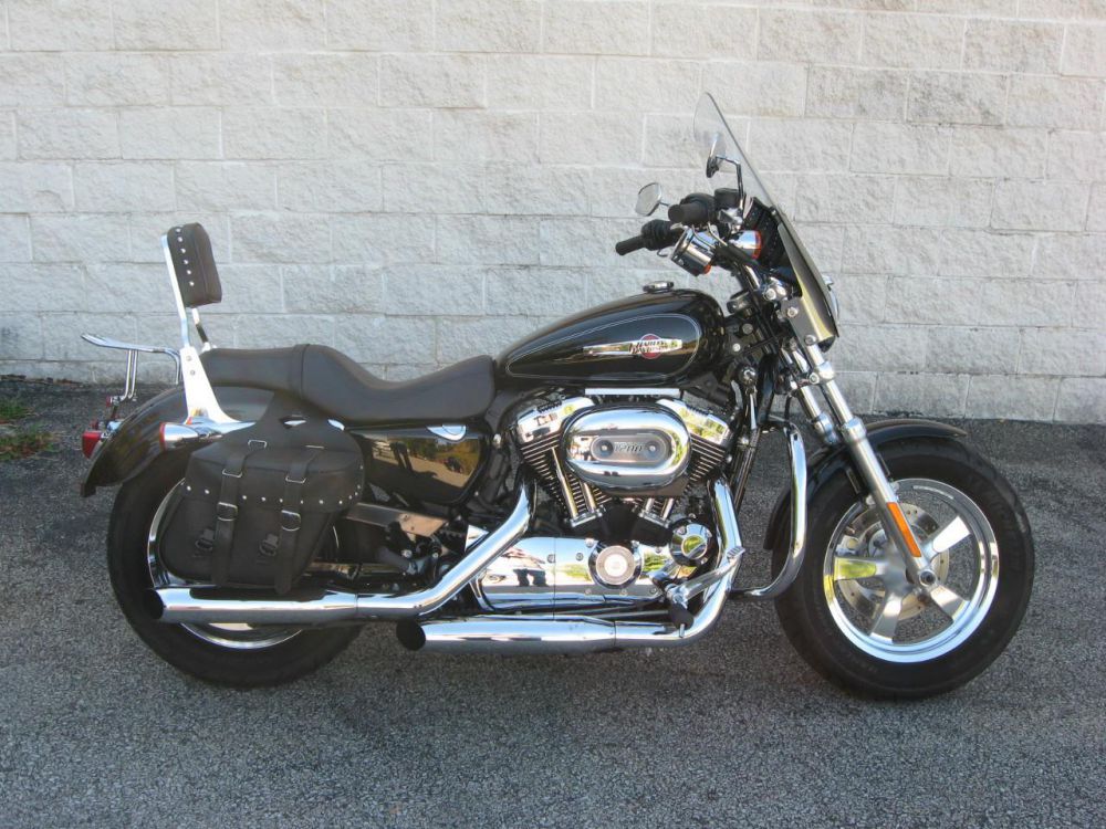 2011 Harley-Davidson Sportster 1200 Custom XL1200C CUSTOM Cruiser 