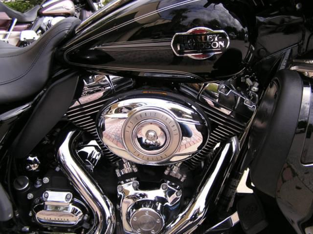 2012 - Harley-davidson FLHTCUTG Tri Glide
