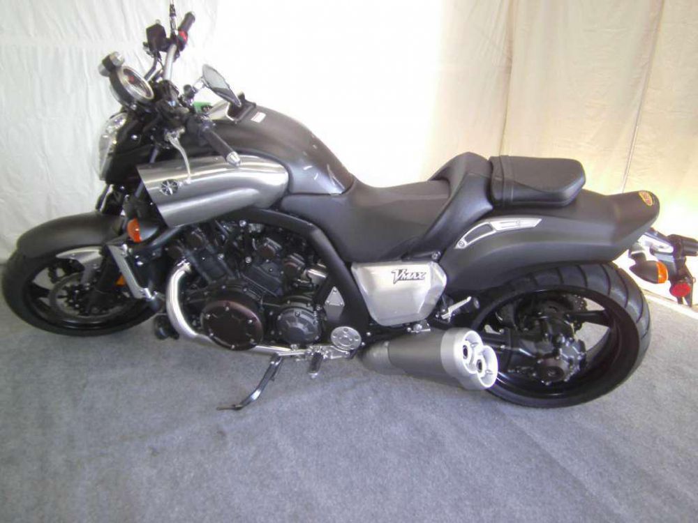 2012 yamaha vmax  cruiser 