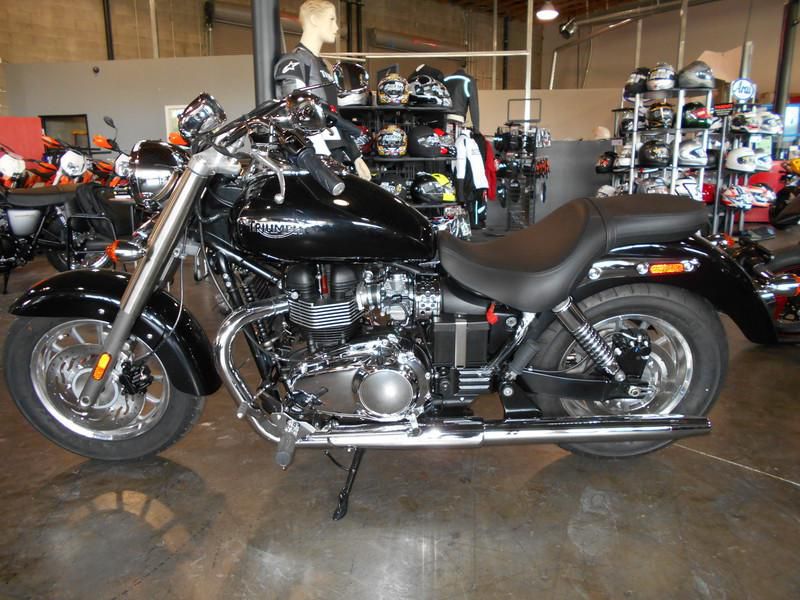 2013 triumph america  cruiser 