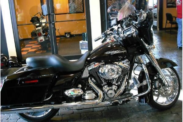 11 HD Street Glide FLHX with Zumo Navigation 1250 Miles 103 Ci