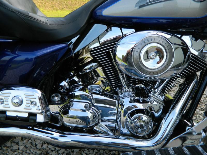 2007 hd electra glide classic cobalt blue and chromed out - must see