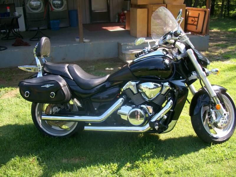 Nice 2006 suzuki blvd 109 1800cc w extras!!!!  very sweet bike!!!!