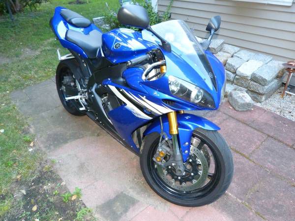 06 Yamaha R1