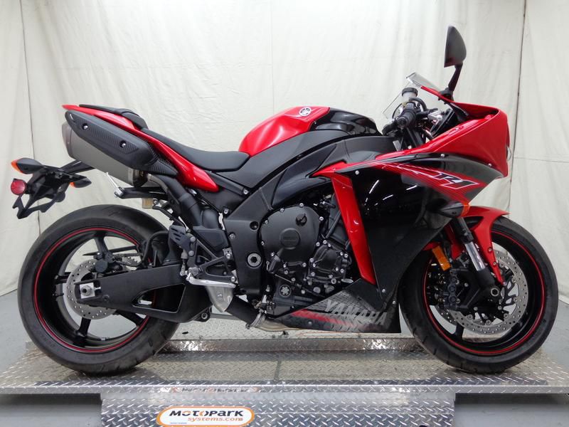 2013 Yamaha YZF-R1 Sportbike 