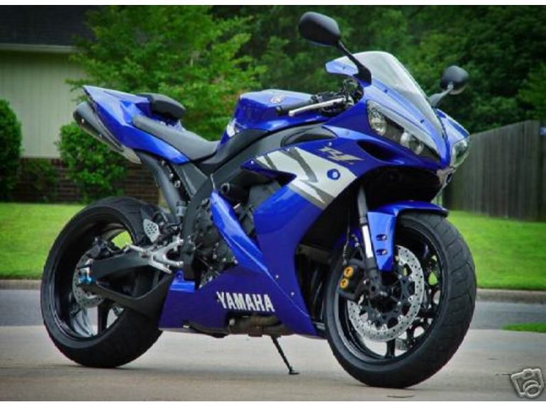 Buy 2004 Yamaha YZF-R1 on 2040-motos