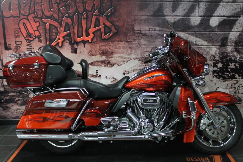 2010 Harley-Davidson FLHTCUSE5 - CVO Ultra Classic Electra Gl Sportbike 
