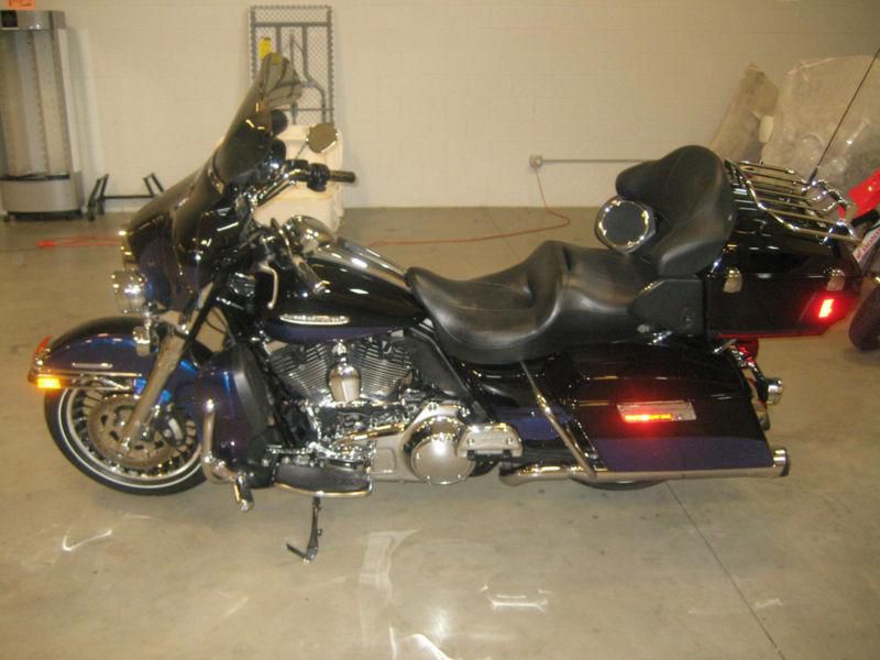 HARLEY DAVIDSON 2010 FLHTK ULTRA LIMITED TWO TONE BLK/BLK ICE