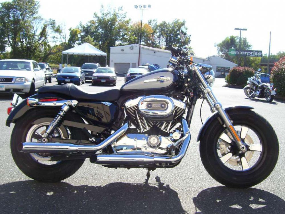 2013 Harley-Davidson XL1200C Sportster 1200 Custom Cruiser 