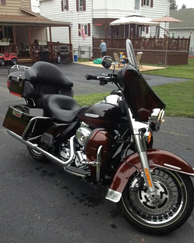 2011 harley davidson motorcycle ultra classic limited - only 3,900 miles!