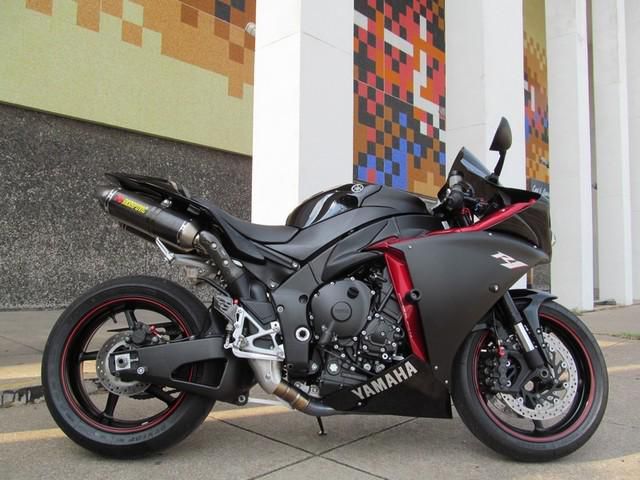 2009 Yamaha YZF-R1 Sportbike 