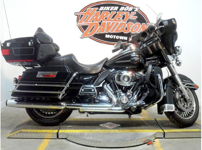 2010 Harley-Davidson FLHTCU - Electra Glide Ultra Classic Touring 
