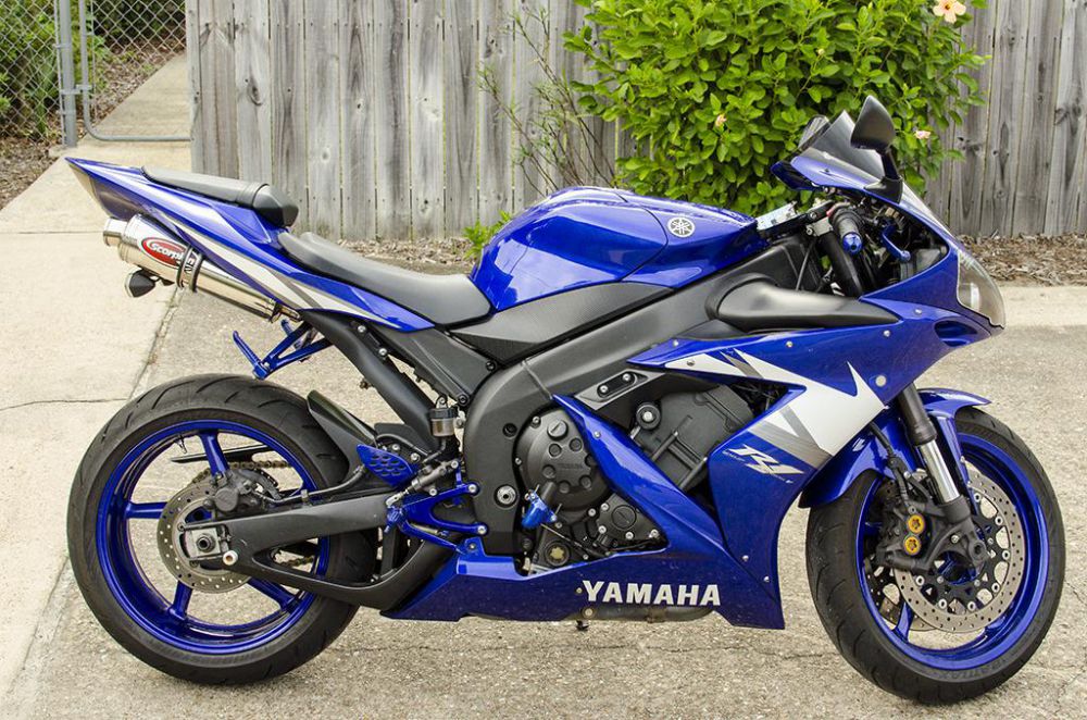 2005 Yamaha YZF-R1 Sportbike 