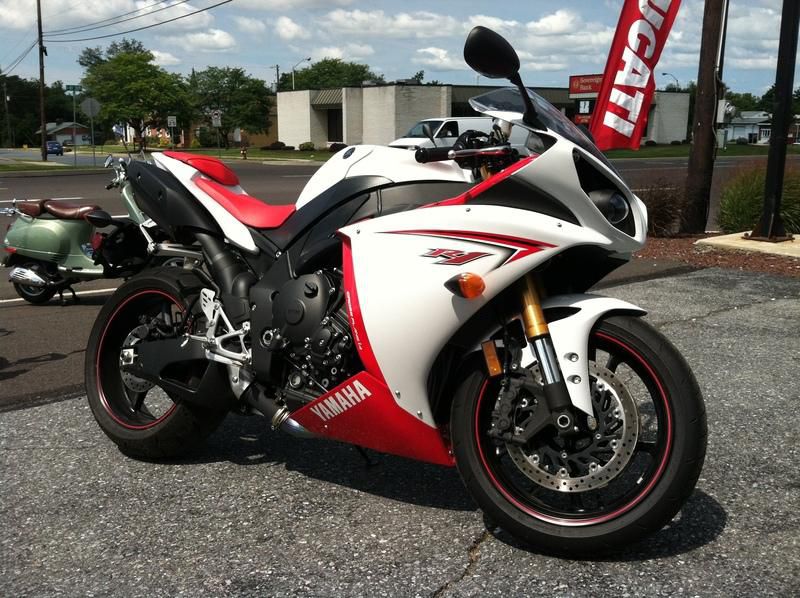 2009 yamaha yzf r1   
