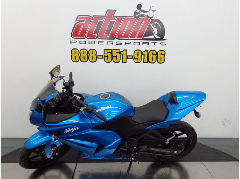 2010 Kawasaki Ninja 250R , $3,995, image 2