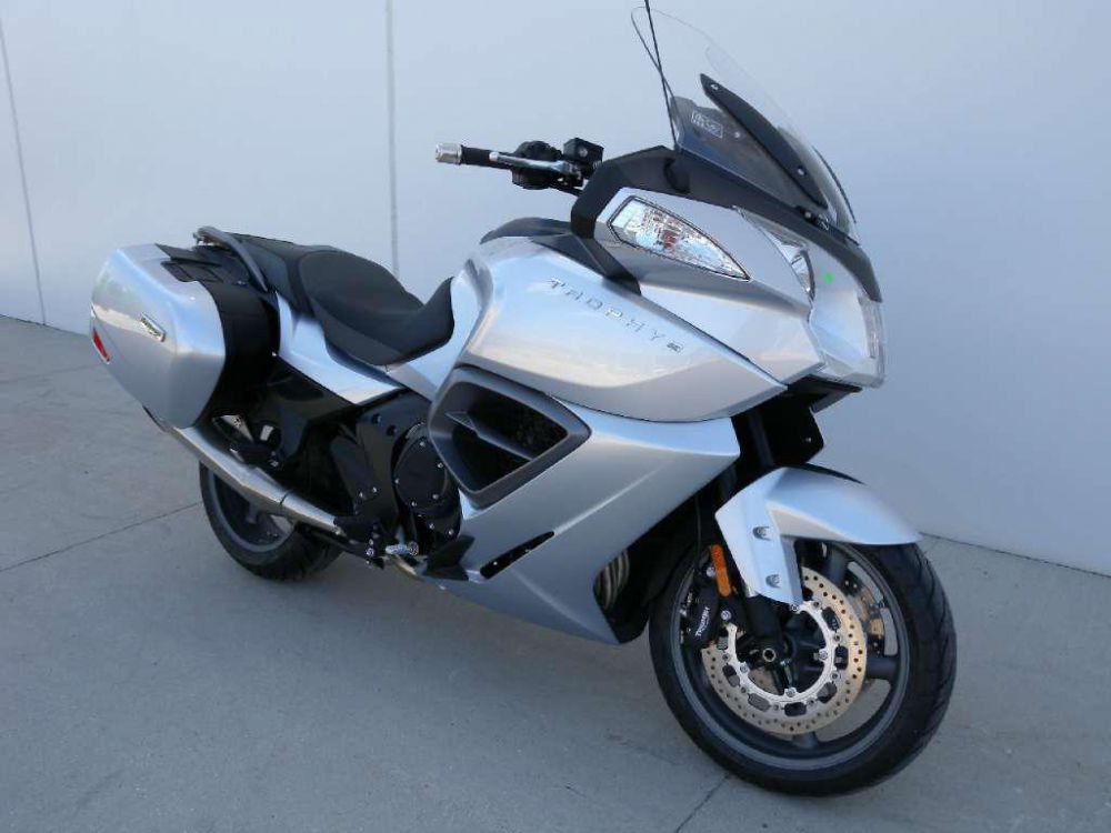 2013 triumph trophy se - lunar silver  touring 