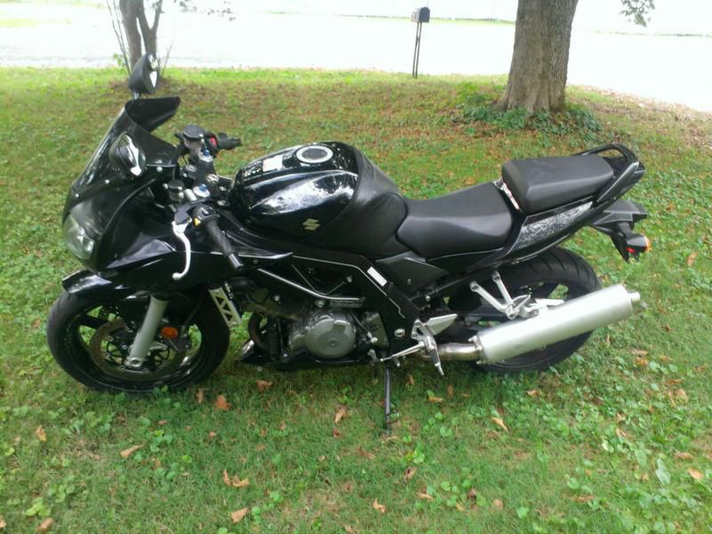 Suzuki sv1000s 2007 16,300 miles, new tires, new helmet, comes with jacket