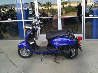 06 Yamaha Vino moped