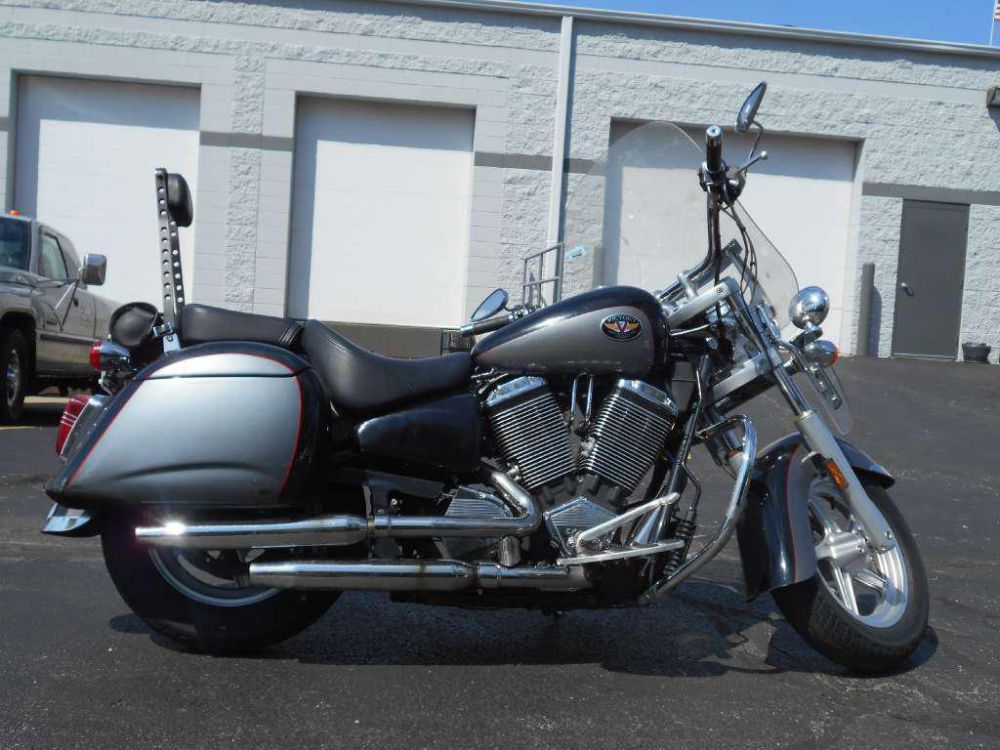 2001 Victory V92C Deluxe Cruiser 