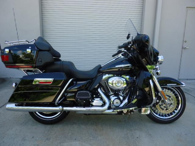2013 Harley Ultra Limited low miles and pristine shape !!