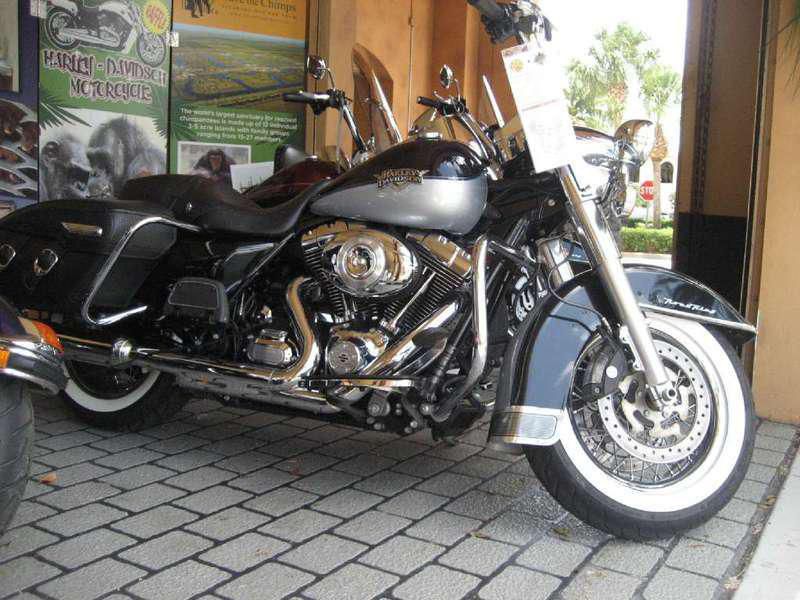 2012 Harley-Davidson FLHRC - Road King Classic Touring 