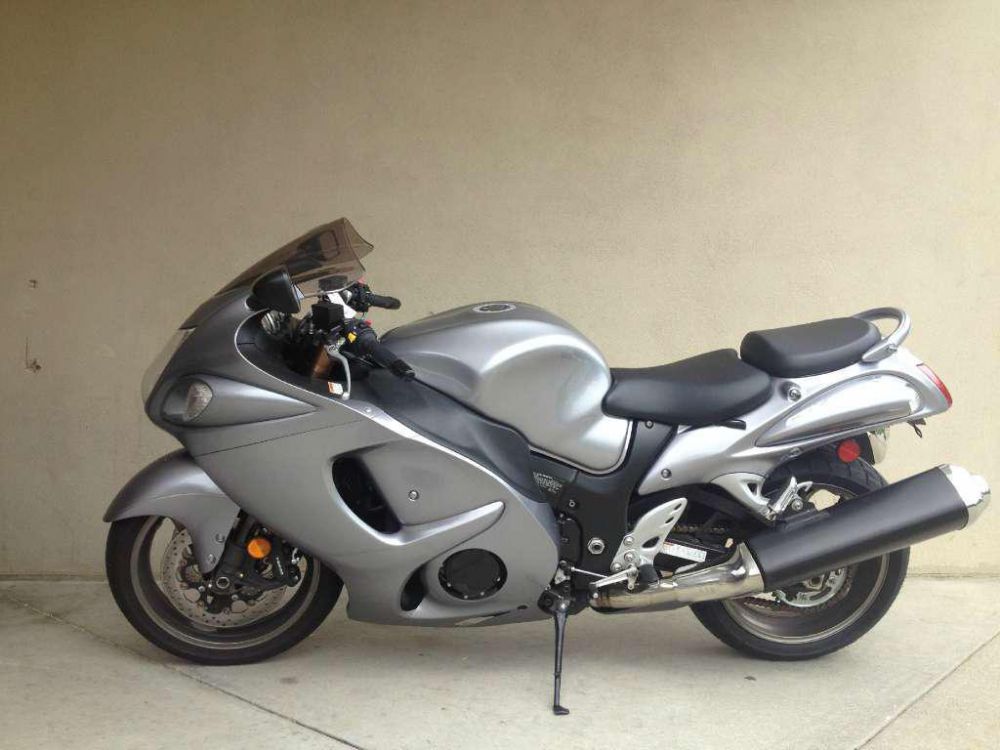 2011 suzuki hayabusa  sportbike 
