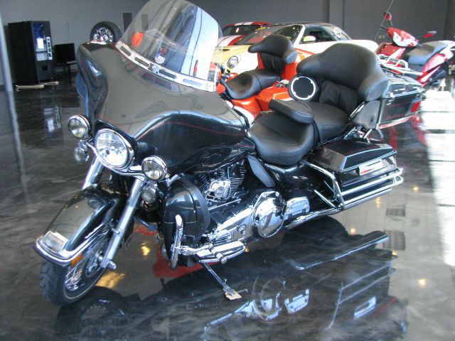 Used 2009 Harley-Davidson FLHTCU for sale.