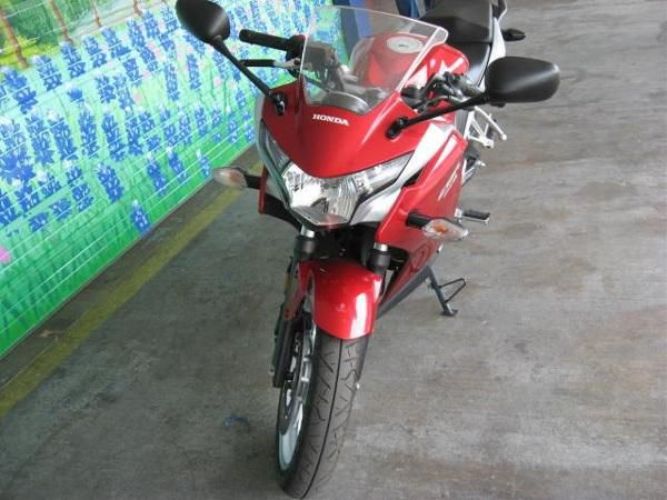 2011 honda cbr250  sportbike 