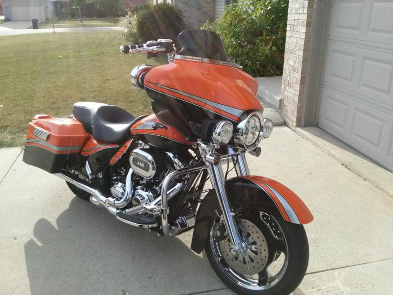 2011 Harley Street Glide Custom Paint and Performance Parts