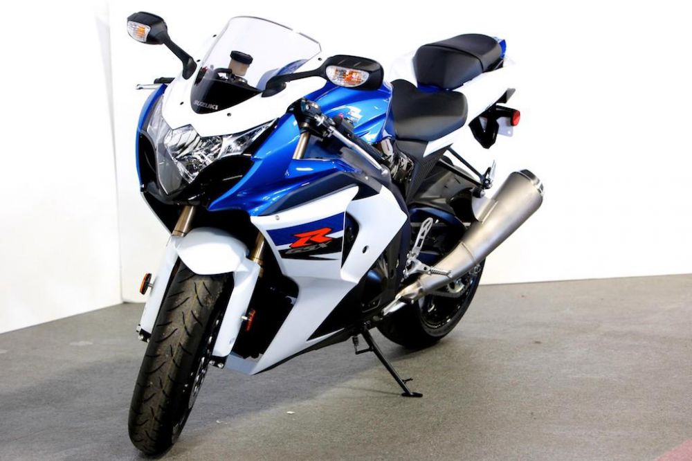 2011 suzuki gsxr1000  sportbike 